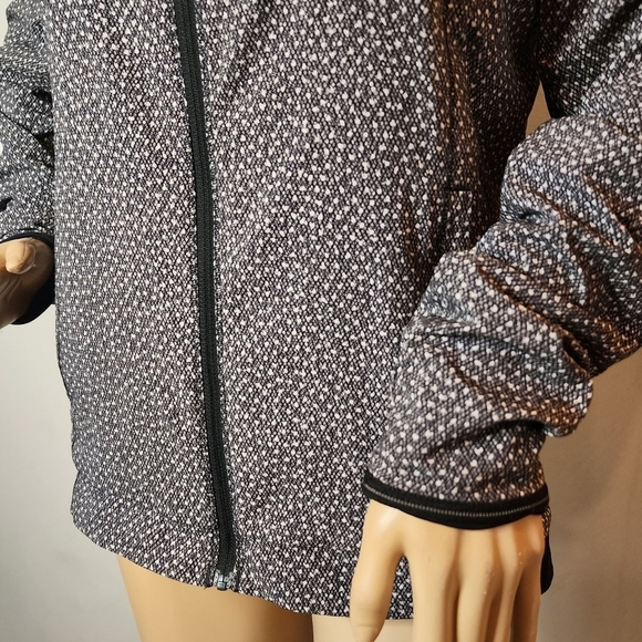 Lululemon Hit It Jacket In Frozen Fizz White Black / Black Size 6 Like New - Picture 11 of 17